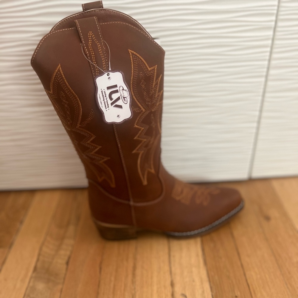 Women’s Cowboy Boots size 6
